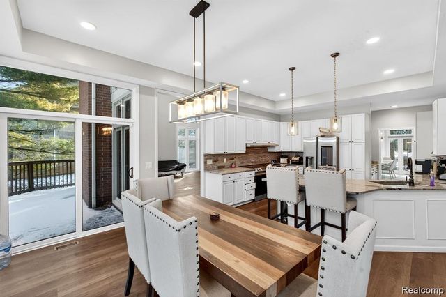 5874 Orchard Woods Drive, West Bloomfield, MI 48324