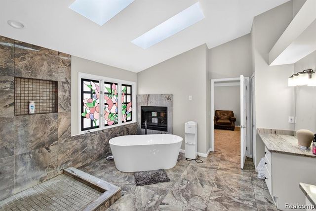 5874 Orchard Woods Drive, West Bloomfield, MI 48324
