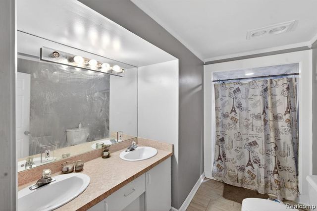 5874 Orchard Woods Drive, West Bloomfield, MI 48324