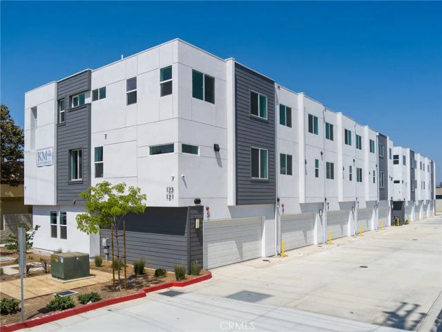 123 E 223rd 3, Carson, CA 90745