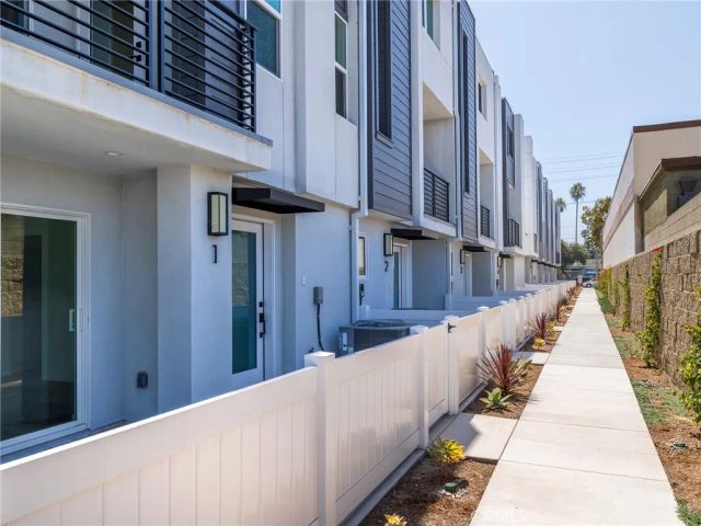 123 E 223rd 3, Carson, CA 90745