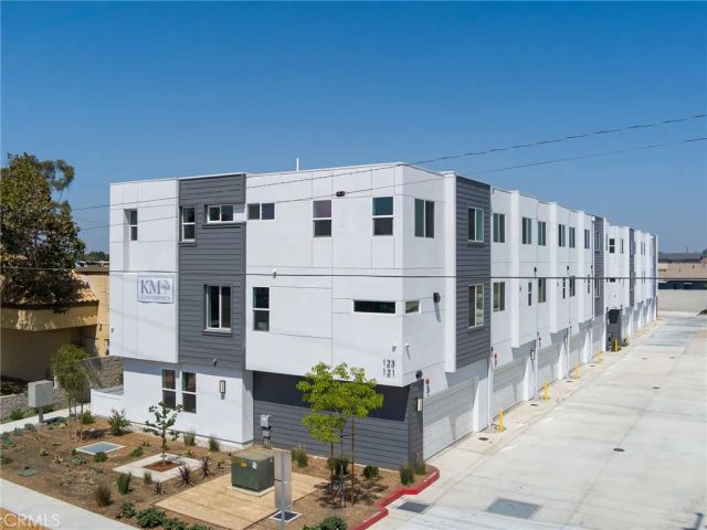 123 E 223rd 3, Carson, CA 90745