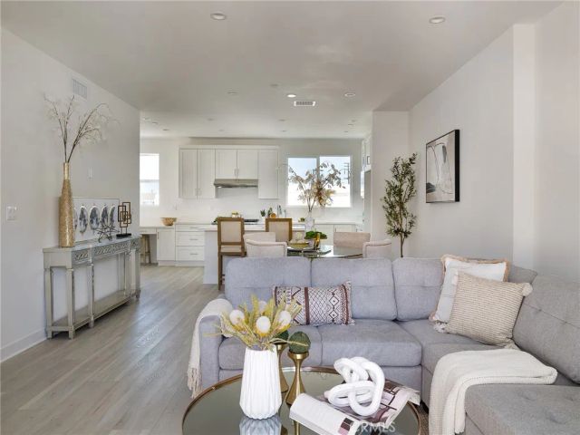 123 E 223rd 3, Carson, CA 90745
