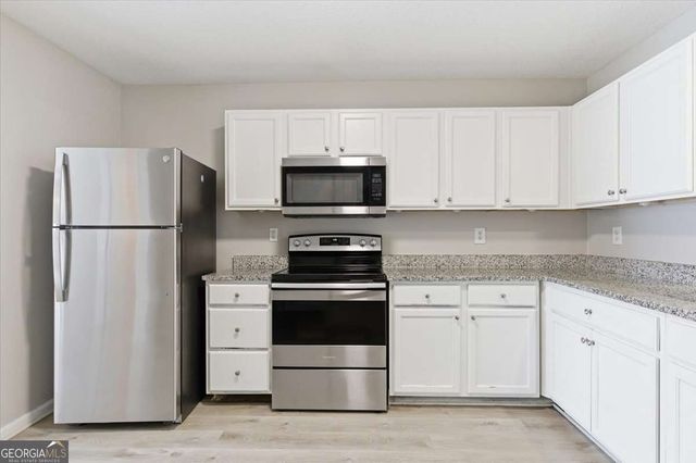 1732 Old Dogwood, Jonesboro, GA 30238