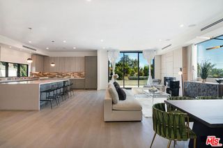 10563 Ashton Avenue 2, Los Angeles, CA 90024