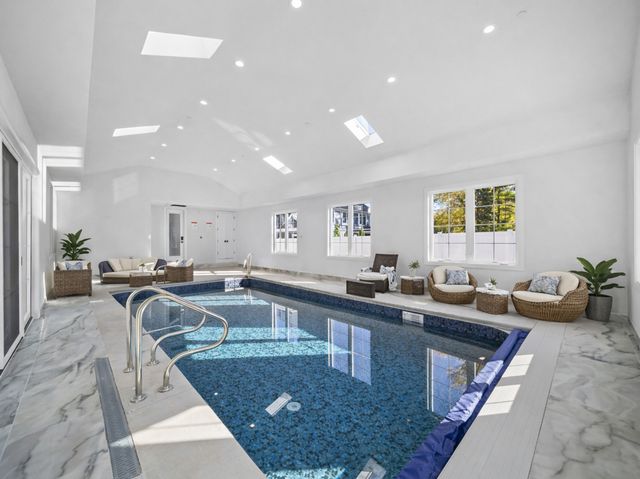 1851 Oakwood Road, Northbrook, IL 60062