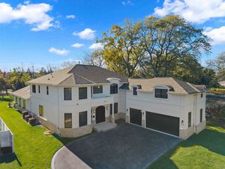 1851 Oakwood Road, Northbrook, IL 60062