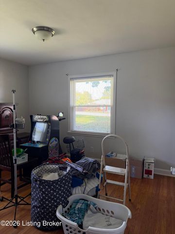 9906 Stonestreet Rd, Louisville, KY 40272
