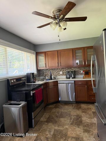 9906 Stonestreet Rd, Louisville, KY 40272