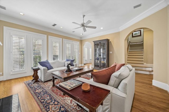 2426 Nantucket Drive B, Houston, TX 77057