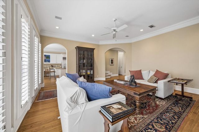 2426 Nantucket Drive B, Houston, TX 77057
