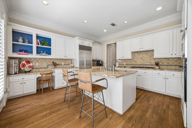 2426 Nantucket Drive B, Houston, TX 77057