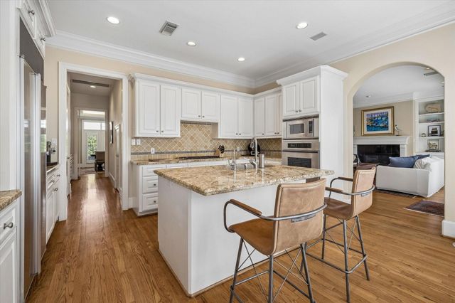 2426 Nantucket Drive B, Houston, TX 77057