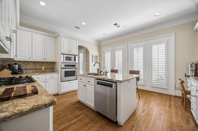 2426 Nantucket Drive B, Houston, TX 77057