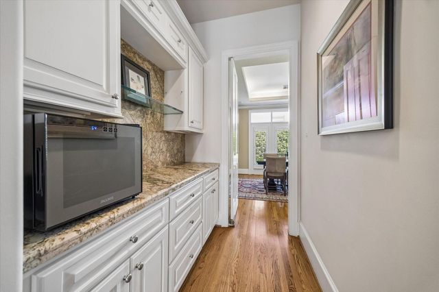 2426 Nantucket Drive B, Houston, TX 77057