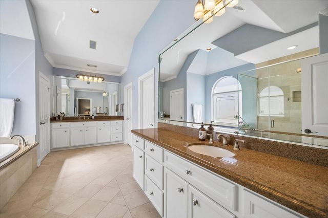 2426 Nantucket Drive B, Houston, TX 77057