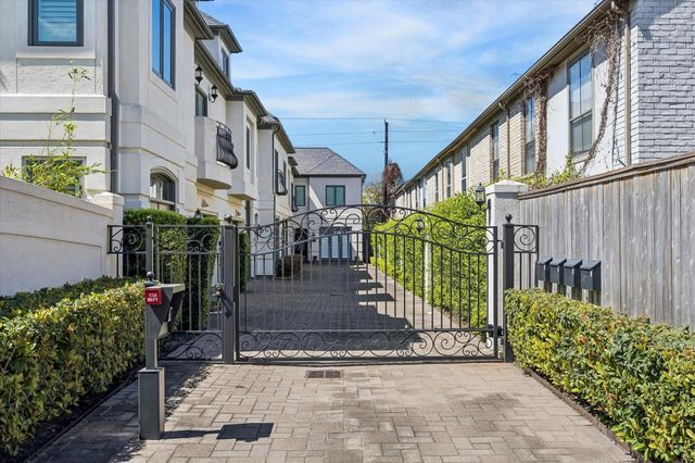 2426 Nantucket Drive B, Houston, TX 77057