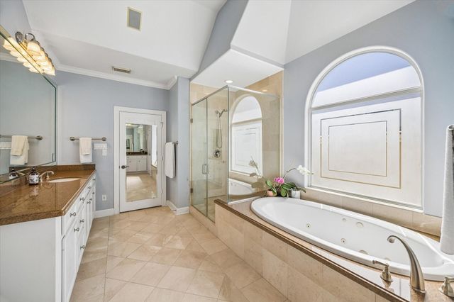 2426 Nantucket Drive B, Houston, TX 77057