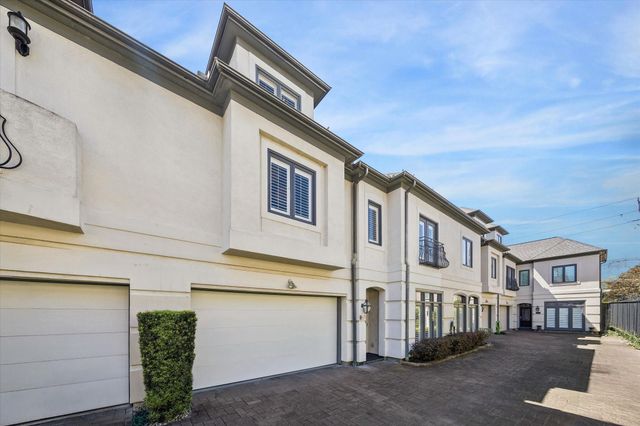 2426 Nantucket Drive B, Houston, TX 77057