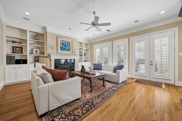 2426 Nantucket Drive B, Houston, TX 77057