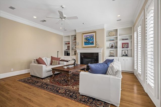 2426 Nantucket Drive B, Houston, TX 77057