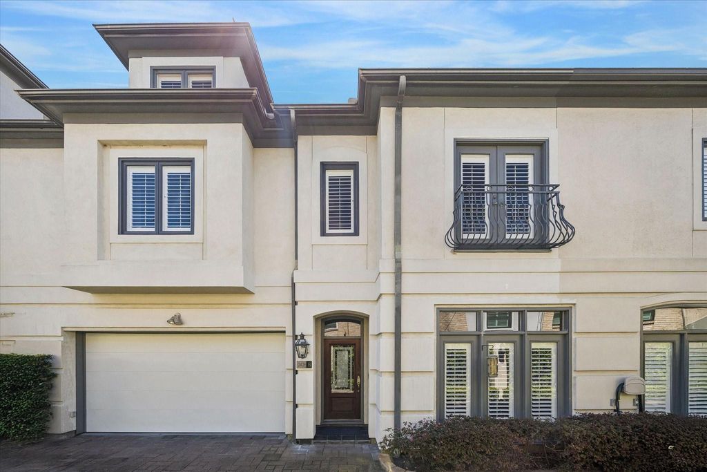 2426 Nantucket Drive B, Houston, TX 77057