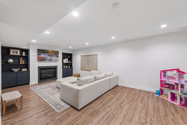 2430 Lacy Lane, Victoria, MN 55386