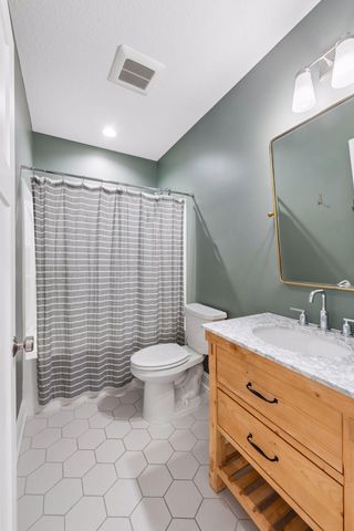 2430 Lacy Lane, Victoria, MN 55386