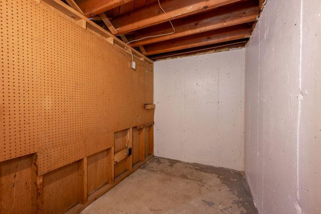 414 9th Street NE, Chisholm, MN 55719