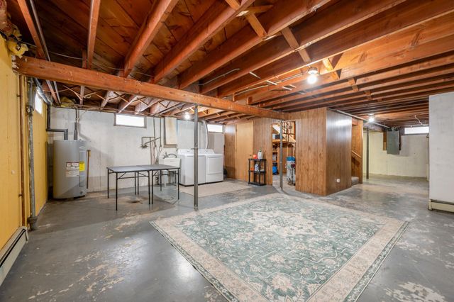 414 9th Street NE, Chisholm, MN 55719