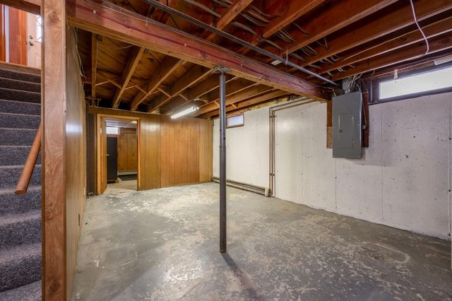 414 9th Street NE, Chisholm, MN 55719