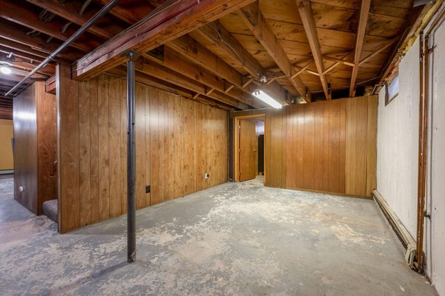 414 9th Street NE, Chisholm, MN 55719