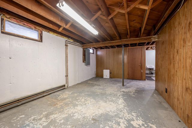 414 9th Street NE, Chisholm, MN 55719