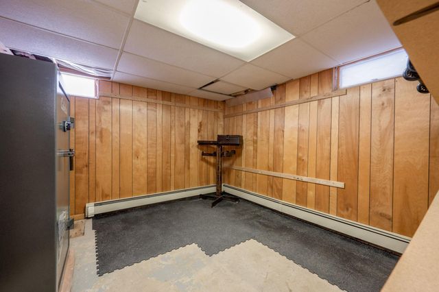 414 9th Street NE, Chisholm, MN 55719