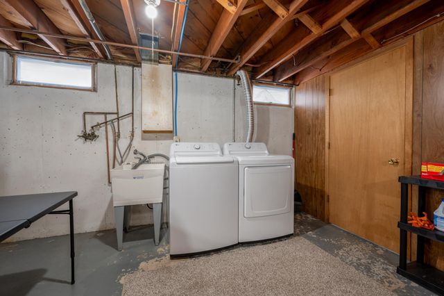 414 9th Street NE, Chisholm, MN 55719