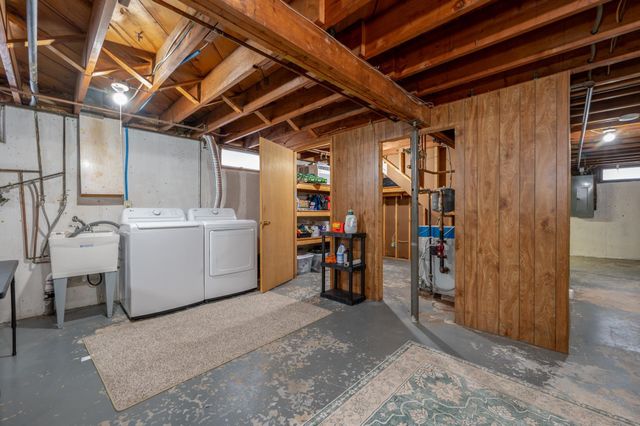 414 9th Street NE, Chisholm, MN 55719