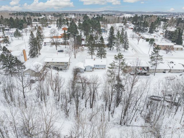 414 9th Street NE, Chisholm, MN 55719