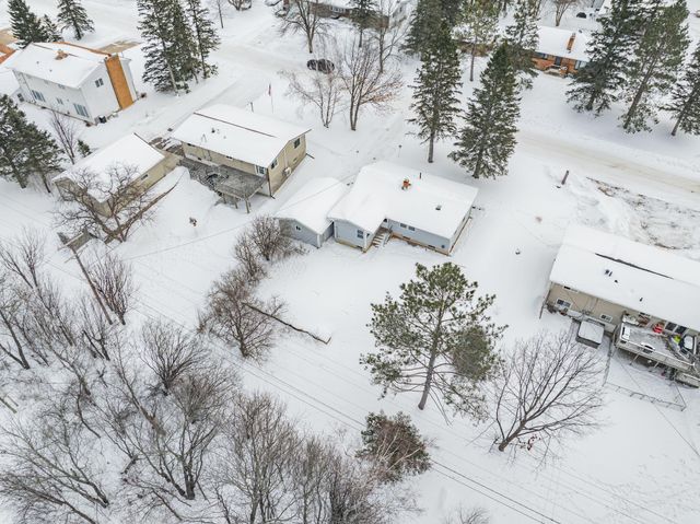 414 9th Street NE, Chisholm, MN 55719