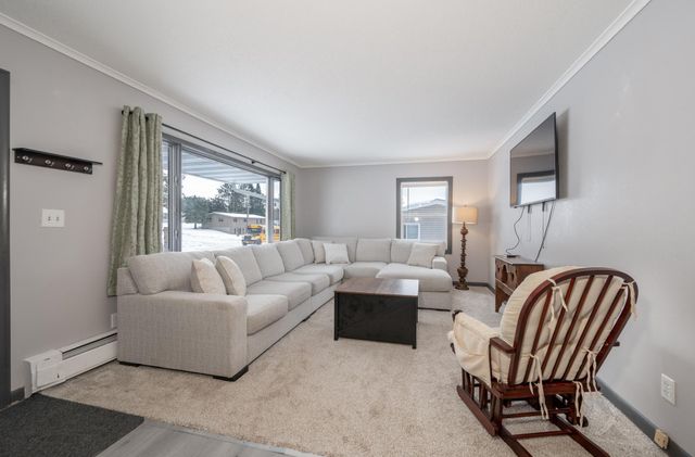 414 9th Street NE, Chisholm, MN 55719