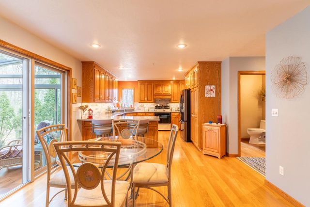 1825 PINE TREE COURT, Luxemburg, WI 54217