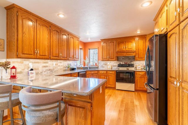1825 PINE TREE COURT, Luxemburg, WI 54217
