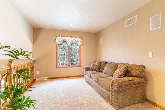 1825 PINE TREE COURT, Luxemburg, WI 54217