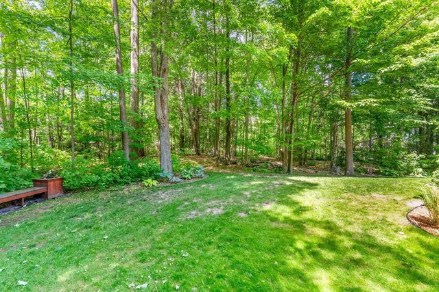 1825 PINE TREE COURT, Luxemburg, WI 54217