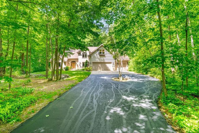 1825 PINE TREE COURT, Luxemburg, WI 54217