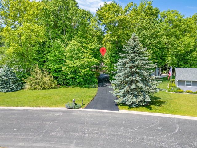 1825 PINE TREE COURT, Luxemburg, WI 54217