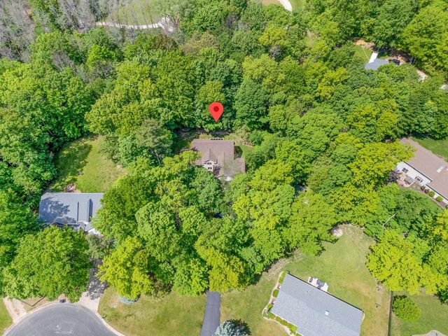 1825 PINE TREE COURT, Luxemburg, WI 54217