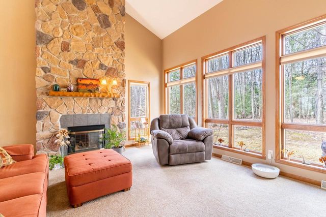 1825 PINE TREE COURT, Luxemburg, WI 54217
