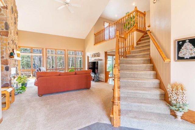 1825 PINE TREE COURT, Luxemburg, WI 54217