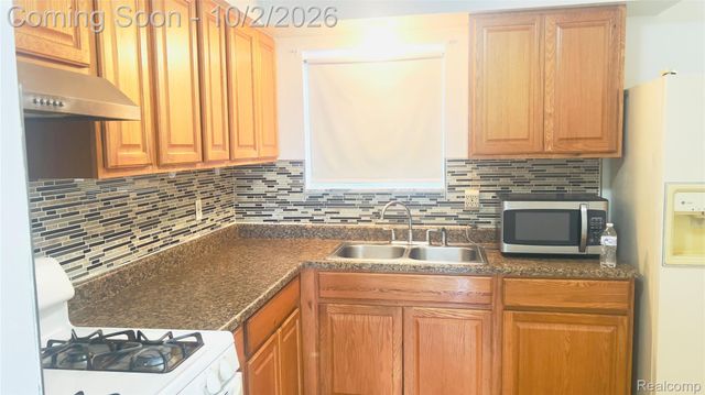 4224 Garrick Avenue, Warren, MI 48091
