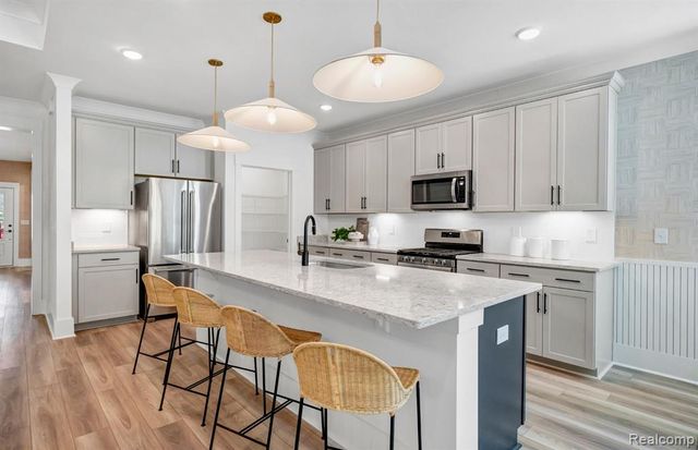 5326 Paisley Circle, Milford, MI 48381